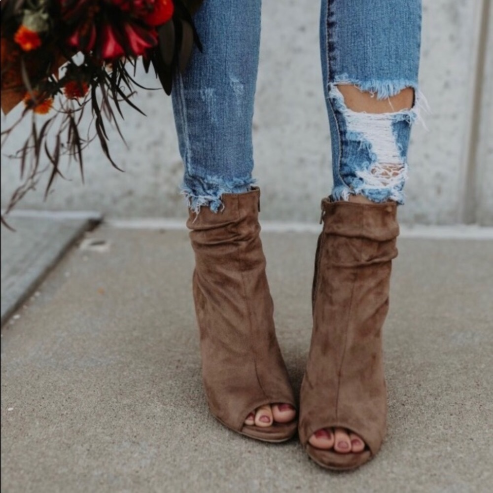 🆕LAST! Charlie Vegan Suede Peep Toe Booties - Picture 4 of 8